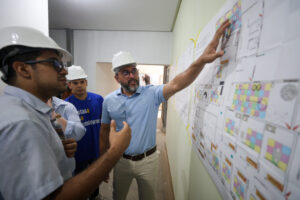 Wilson Lima vistoria obras do novo Caic TEA em Manaus, que terá acolhimento integral e terapias especializadas