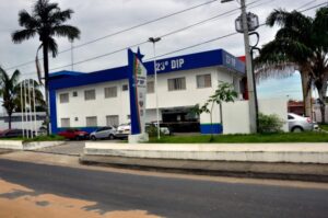 Mulher que alugava carros de luxo para atrair e furtar homens é presa em Manaus: ‘Praticavam atos sexuais com ela’