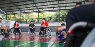 UEA Inclusão na prática Curso de Educação Física da UEA promove aulas sobre o manuseio de cadeira de roda Fotos Gustavo Rodrigues ()
