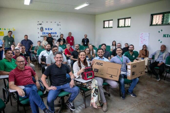 Gestão superior da UEA entrega equipamentos e anuncia melhorias no Centro de Estudos Superiores de Itacoatiara Gestão superior da UEA entrega equipamentos e anuncia melhorias no Centro de Estudos Superiores de Itacoatiara