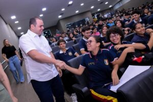 Presidente Roberto Cidade incentiva alunos na preparação para o Enem 2025 por meio do programa Aleam Educa, de sua autoria