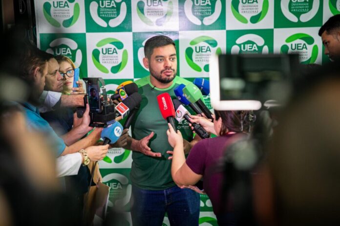 Milhares de candidatos dão início ao sonho de ingressar na UEA por meio do Vestibular 2025, acesso 2026 Milhares de candidatos dão início ao sonho de ingressar na UEA por meio do Vestibular 2025, acesso 2026