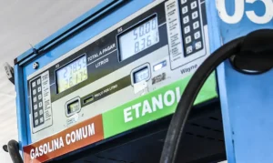 Petrobras reduz preço da gasolina em 4,9% a partir desta terça-feira