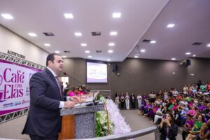 Presidente Roberto Cidade abre programação alusiva aos 21 Dias de Ativismo e reforça ações legislativas de proteção às mulheres