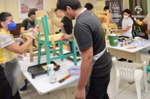 “Ópera nas Escolas” realiza oficina de pintura cênica em Manaus