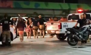 Sem capacete, motociclista tenta fugir de abordagem e agride agentes do Detran-AM