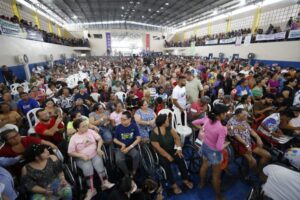 Wilson Lima entrega certificados do Subsídio Entrada do Meu Lar durante a 27ª edição do Governo Presente