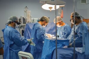 Delphina Aziz realiza primeiro transplante de fígado e se consolida como maior centro do Norte