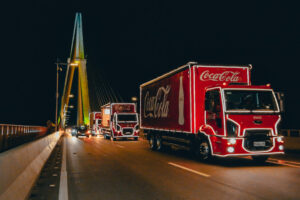 Caravana da Coca-Cola ilumina as ruas de Presidente Figueiredo, Manaus, Manacapuru e Iranduba; veja a programação