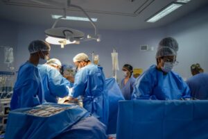 Hospital Delphina Aziz realiza um transplante de fígado e dois de rins em um único dia