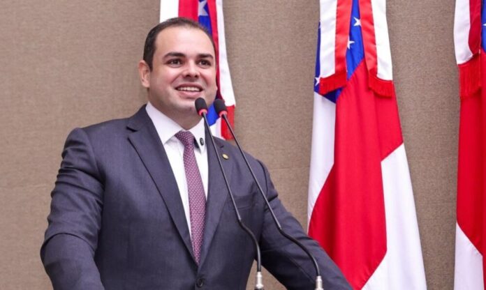 WhatsApp Image 2025-11-03 at 19.03.13 Roberto Cidade apresenta PL que protege consumidores de mudanças não informadas no limite de crédito