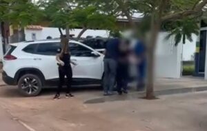 Adolescente é expulsa de casa pela própria mãe após a vítima contar que seu padrasto ofereceu mil reais para ter relações com ela