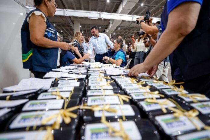 Entrega óculos_Foto_Alex Pazuello_Secom 2