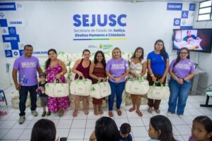 Sejusc realiza entrega de kits bebês para gestantes, em Manaus