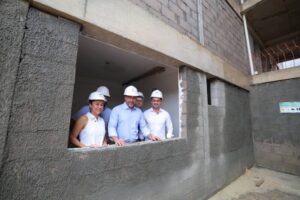 Wilson Lima acompanha obras do Residencial Petrópolis, que terá 32 apartamentos pelo Amazonas Meu Lar