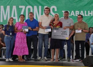 Wilson Lima entrega mil cartões do Auxílio Estadual Permanente em Coari