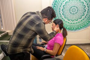 Semsa oferta meditação, ioga, reiki e auriculoterapia em 80 unidades de saúde de Manaus