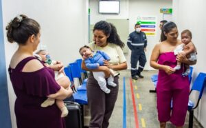 Bebês vindos de Rondônia passam por broncoscopia no Hospital da Criança, em Manaus