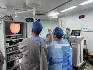 EndoUro Experts reúne especialistas renomados em urologia e beneficia 20 pacientes em Manaus