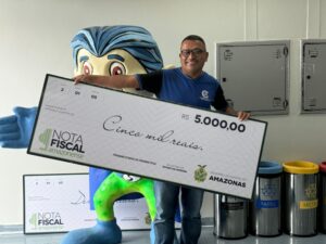 Contemplado na Nota Fiscal Amazonense se emociona ao ganhar R$ 5 mil: ‘Sempre colocava o CPF’