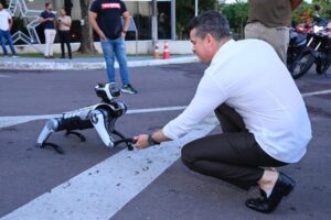 Cão-robô faz parte dos novos equipamentos entregues à Guarda Municipal de Manaus