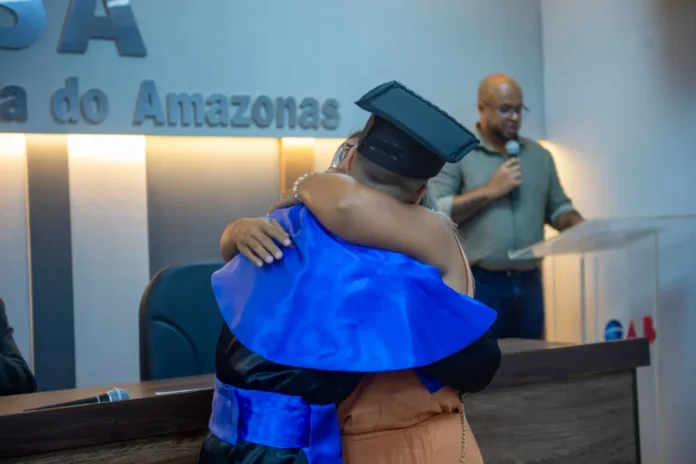 Sejusc_socioeducando em cerimonial de colação de grau_Foto Lincoln Ferreira (2)