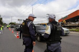 Operação Trânsito Seguro resulta em 79 autuações e 28 veículos removidos na Autaz Mirim