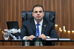 Presidente Roberto Cidade quer passe livre para estudantes da rede pública em dias de provas no Amazonas