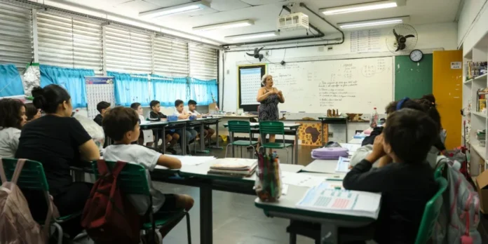Mudanças no IR beneficiarão 73,5% dos professores da educação básica a partir de 2026, aponta estudo do Ipea