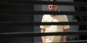 Bolsonaro solicita autorização para fisioterapia na prisão, defendendo sessões diárias para manter condicionamento físico e organização administrativa