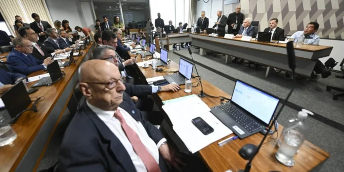 CCJ do Senado aprova PL da Dosimetria e plenário pode votar ainda hoje, com redução de penas para golpistas, incluindo Bolsonaro