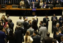 Câmara aprova redução de benefícios fiscais e encaminha projeto ao Senado com foco em transparência e ajuste de tributos para bets e fintechs