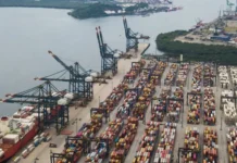 Exportações brasileiras para a China crescem 28,6% entre agosto e novembro, compensando o impacto do tarifaço americano, aponta Icomex