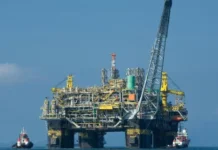 Vazamento de gás paralisa a plataforma P-40 da Petrobras na Bacia de Campos, Marlim Sul