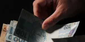 Cerca de 95,3 milhões recebem a 2ª parcela do décimo terceiro: entenda quem tem direito, como é calculado e os impactos na economia