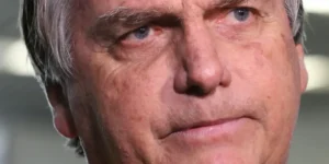 Moraes nega recurso de Bolsonaro contra condenação na trama golpista; STF mantém a execução da pena e consolida entendimento sobre embargos infringentes