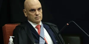 Moraes autoriza Bolsonaro a realizar cirurgia no DF e mantém negativa à prisão domiciliar, enfatizando acesso a atendimento médico próximo ao hospital
