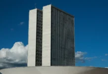 Câmara cancela passaporte diplomático de Eduardo Bolsonaro e Alexandre Ramagem: entenda cassação, impactos e próximos passos