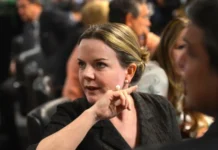 Gleisi Hoffmann aponta Selic como principal impulso da dívida pública e coloca gastos do governo em segundo plano