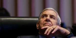 Moraes concede prisão domiciliar humanitária a Augusto Heleno