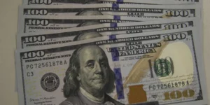Dólar cai 0,95% após sete altas seguidas; BC intervém no câmbio e Ibovespa fecha no nível mais alto em oito dias