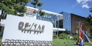 Bolsonaro é internado em Brasília para cirurgia de hérnia inguinal com autorização do STF; PF acompanha sob vigilância 24h