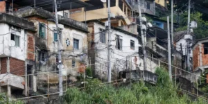 Universidades brasileiras engajam favelas em estudo de crise climática com apoio internacional, com edital de participação a partir de 2026