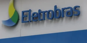 Lula veta integralmente projeto que previa a realocação de trabalhadores de empresas do setor elétrico privatizadas pela Eletrobras, apontando inconstitucionalidade e impacto fiscal