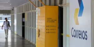 Correios avalia abrir capital e faz empréstimo de 12 bilhões com bancos para enfrentar déficits e reestruturação