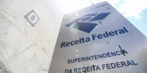 Receita paga lote residual de restituição do IRPF de dezembro de 2025