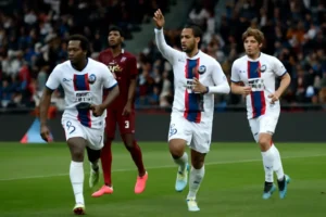PSG poupa titulares, vence Metz por 3 a 2 com time misto e assume liderança provisória da Ligue 1 antes da final contra o Flamengo