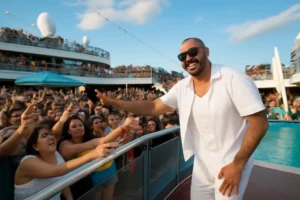 Belo recepciona fãs no cruzeiro temático ‘Belo em Alto Mar’ que parte de Santos: ‘Melhor festa da vida de vocês’