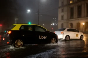 Prefeitura de São Paulo notifica Uber e 99 por possível alta abusiva nas tarifas de corridas durante temporais, apagões e problemas no transporte público