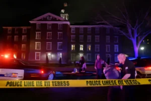 Tiroteio na Universidade Brown deixa dois alunos mortos e nove feridos; pessoa detida e suspeito segue foragido